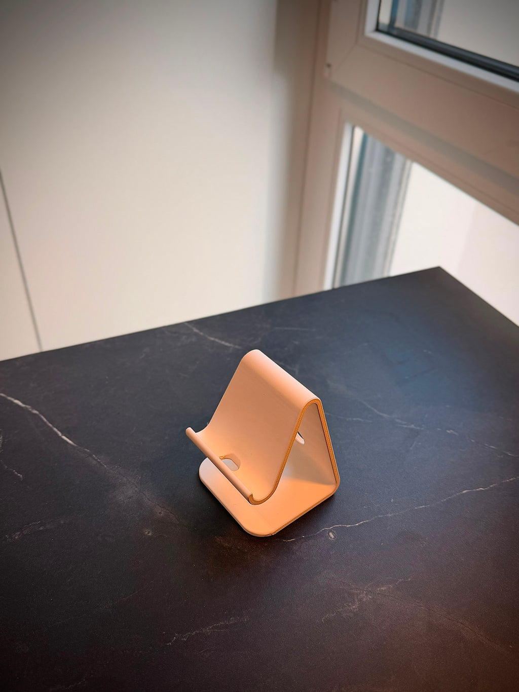 Soporte para móvil o tablet blanco mate