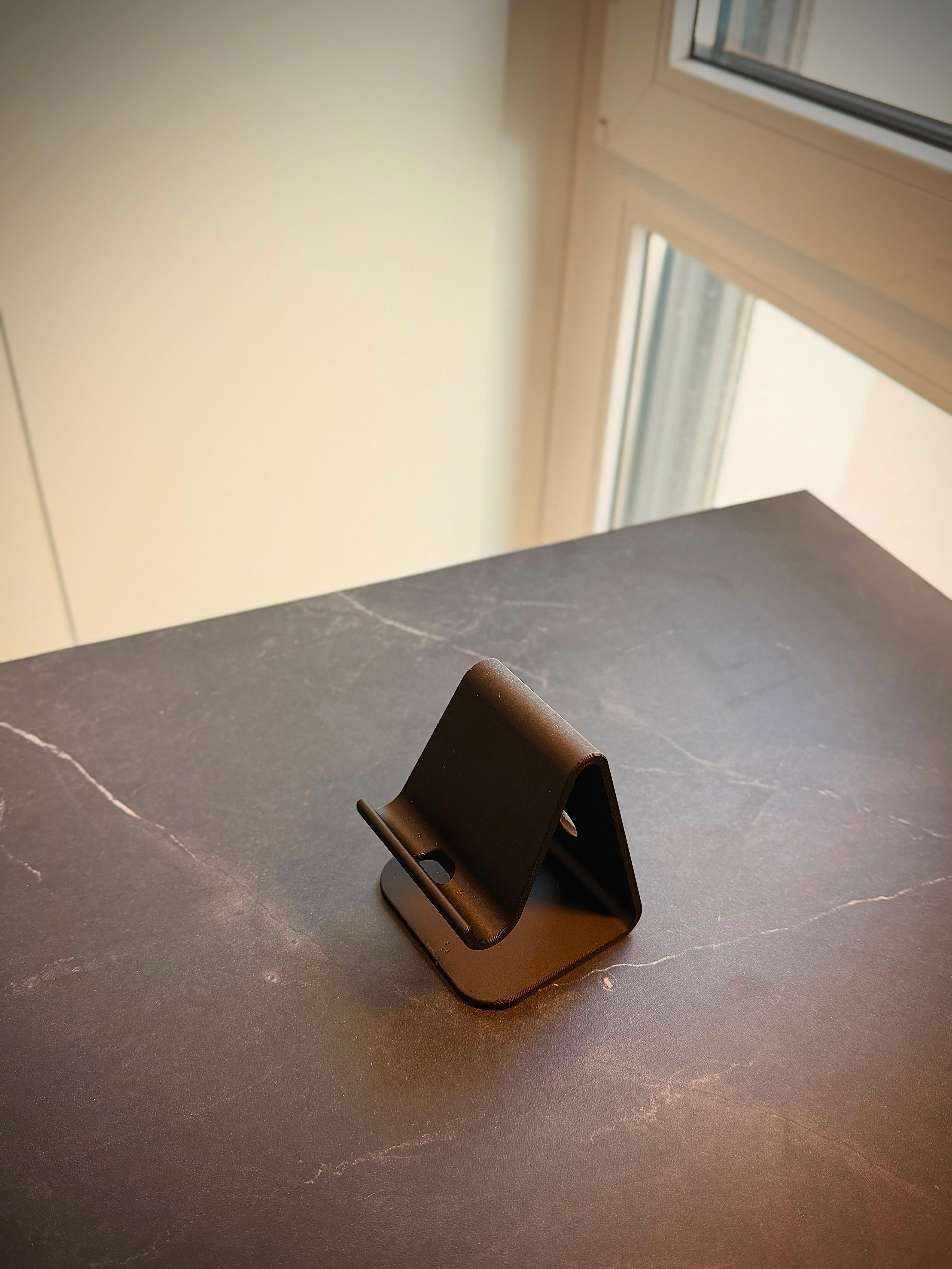 Soporte para móvil y tablet negro mate