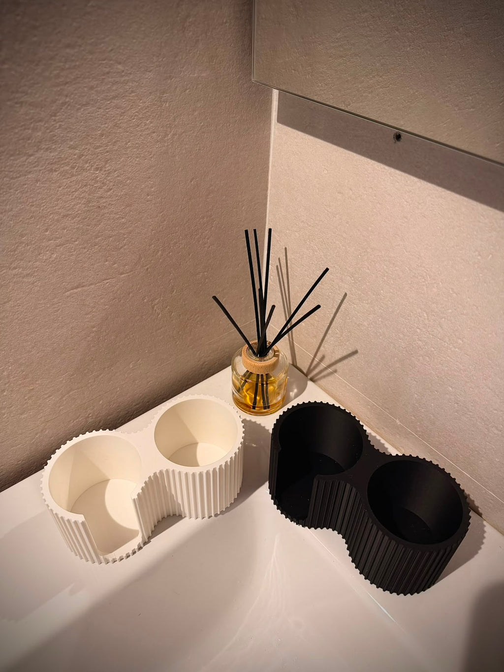 Dispensador de bastoncillos y discos de algodón negro mate