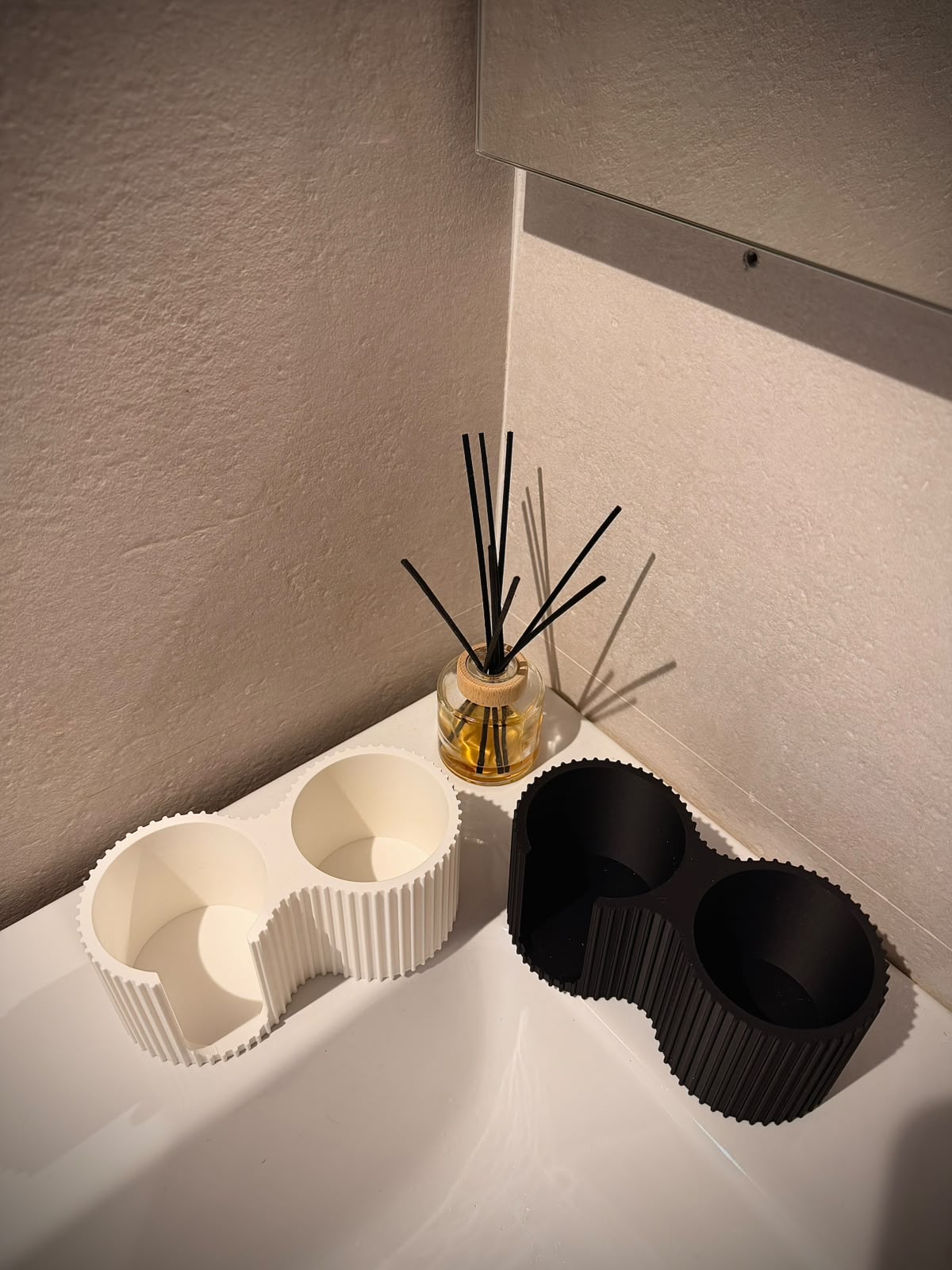 Dispensador de bastoncillos y discos de algodón negro mate