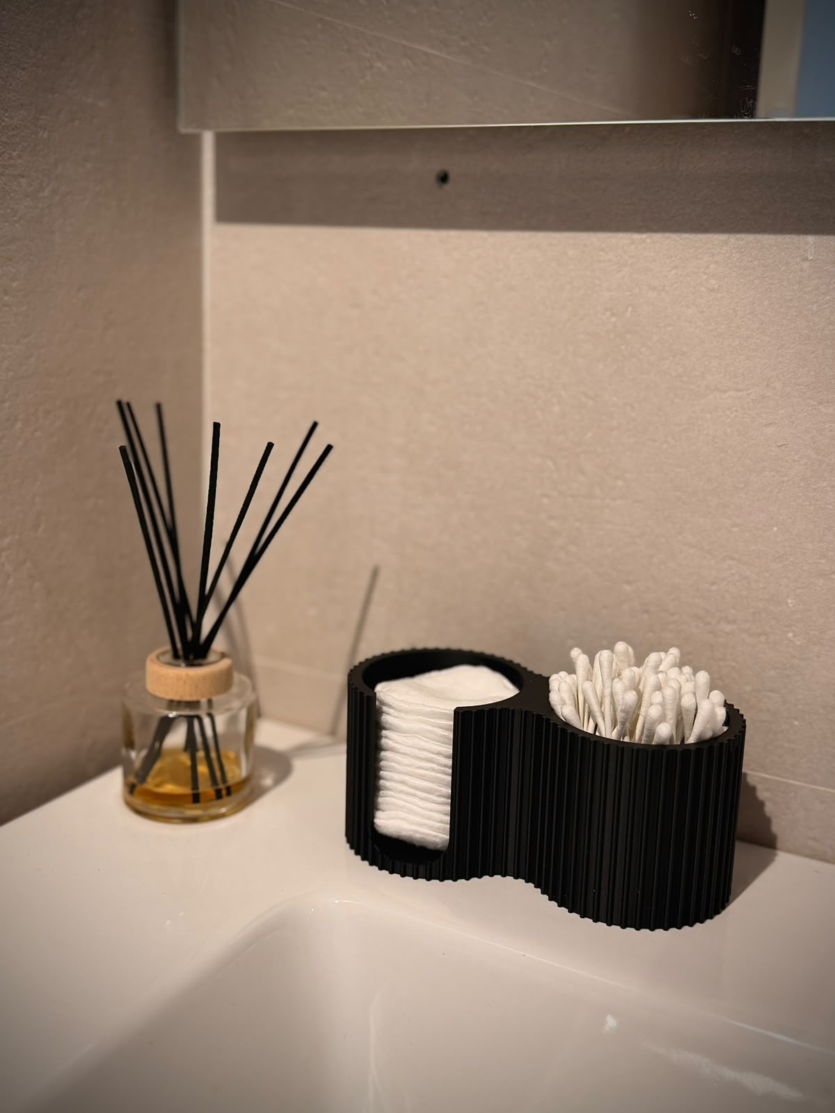 Dispensador de bastoncillos y discos de algodón negro mate